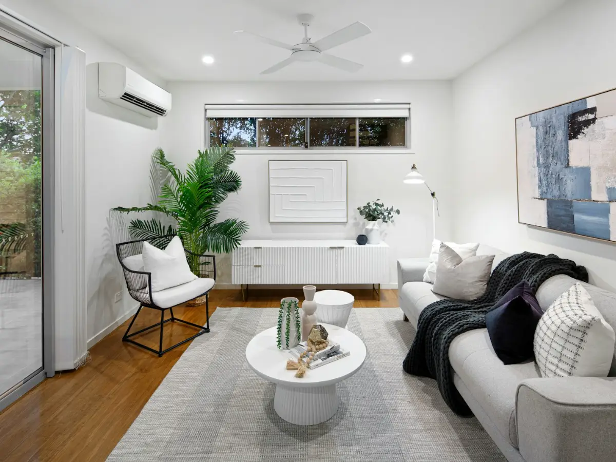 Bright lounge with a white wall-mounted unit above the sofa